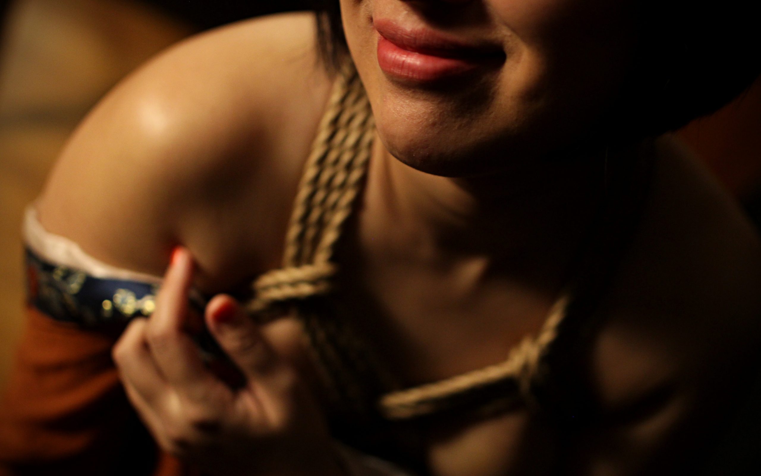 risque shibari dark 02